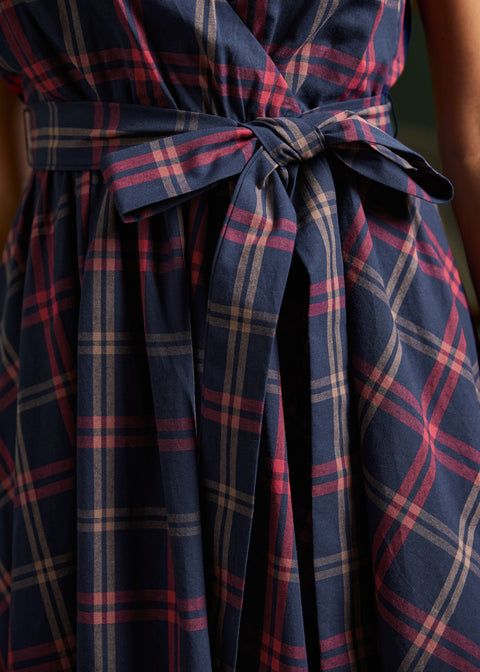 Vestido cruzado de efecto instantáneo