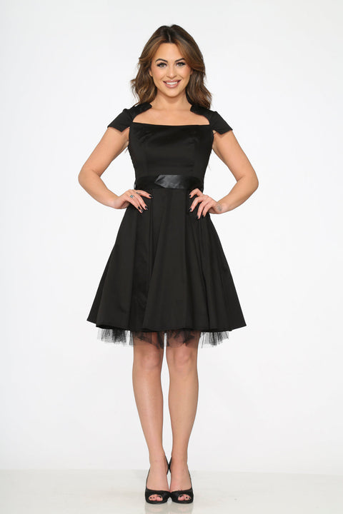 Vestido negro de corte swing