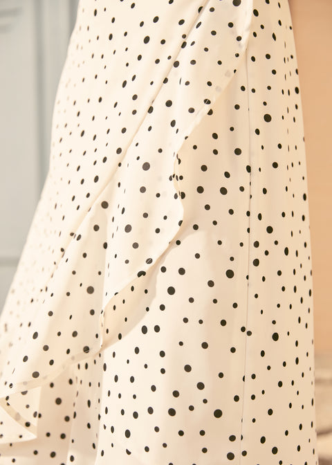 Falda asimétrica con volantes y detalles elegantes