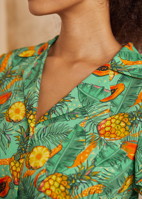 Podríamos llamarlo una camisa clásica de cuello campestre.