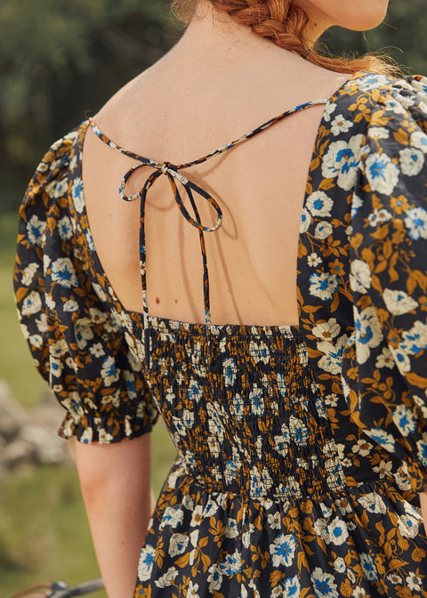 Vestido de corte entallado y acampanado para paseo por el jardín