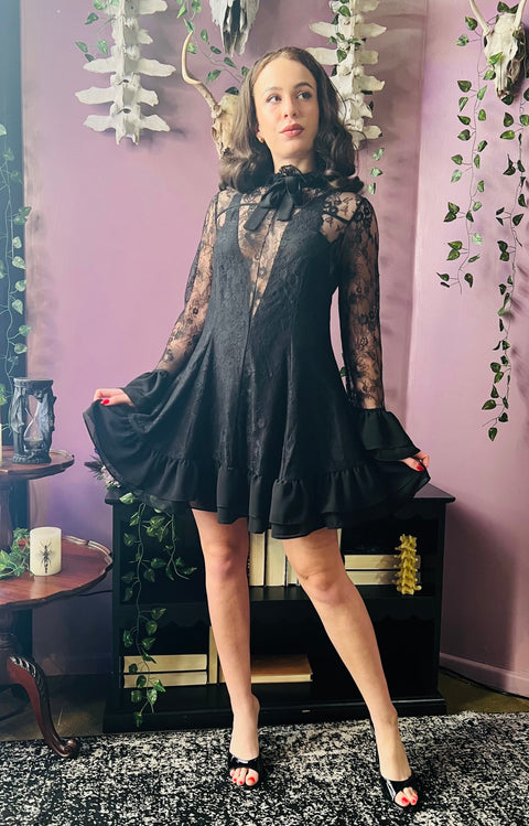 Nightshade – Minivestido babydoll floral romántico oscuro