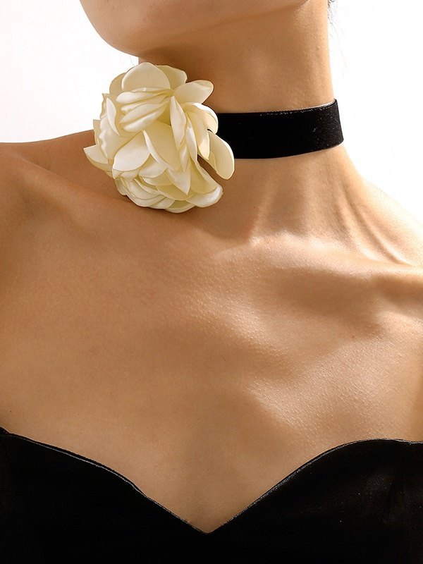 Rose Flocked Necklace