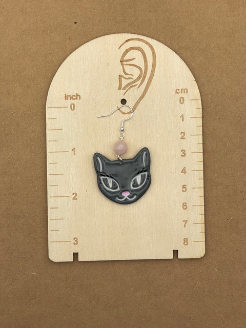 Pendientes con forma de cara de gatito y cuarzo rosa