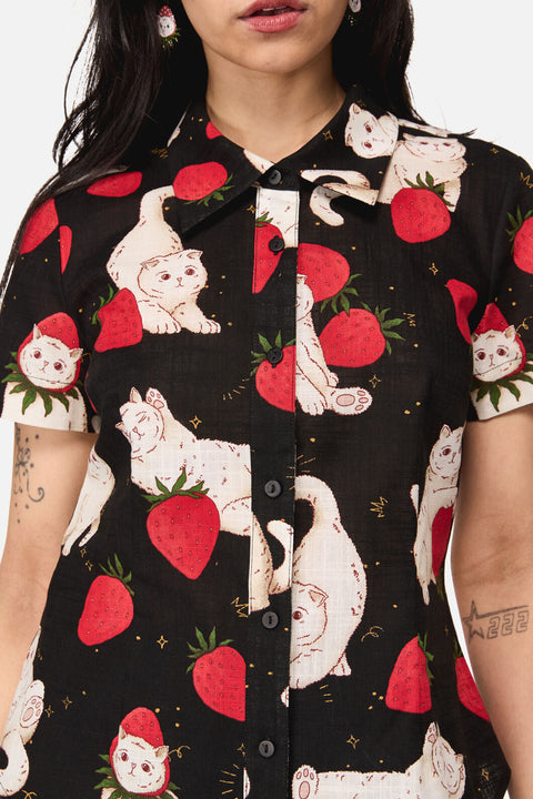 Blusa con estampado de gato fresa