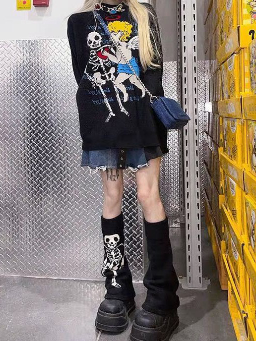 Asymmetric Skull Print Leg Warmer