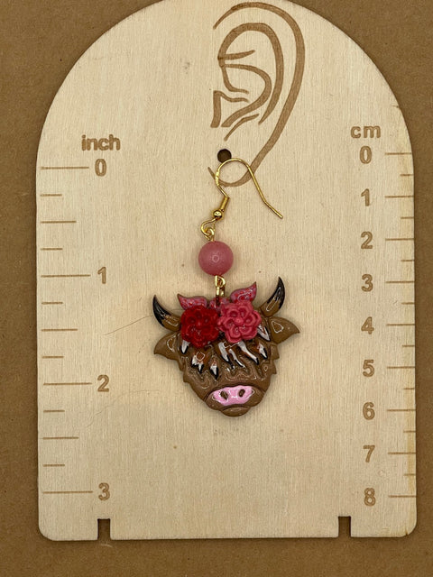 Pendientes de vaca de las Tierras Altas con forma de monada