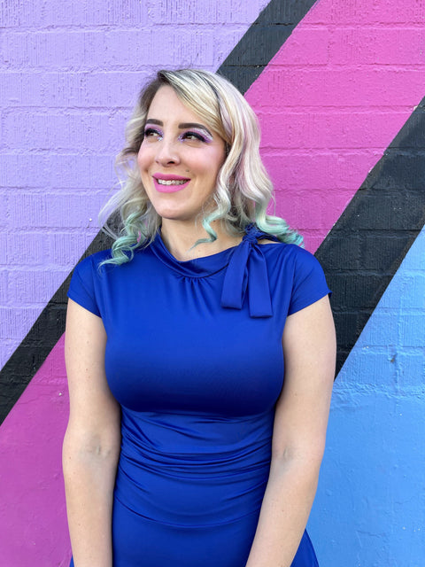 Vestido deslumbrante en azul real