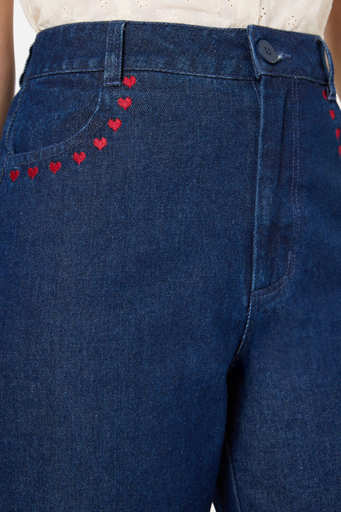 Jeans bordados con corazones dulces