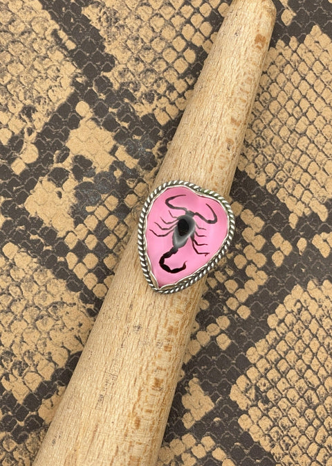 Anillo de corazón de escorpión de plata de ley